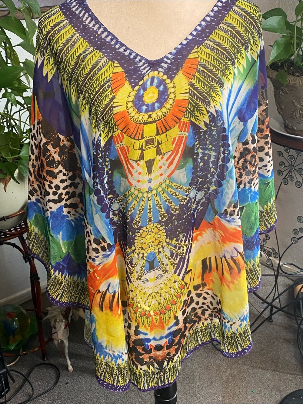 Source Unknown Vibrant Multicolor V-Neck Tunic with Tribal & Animal Print